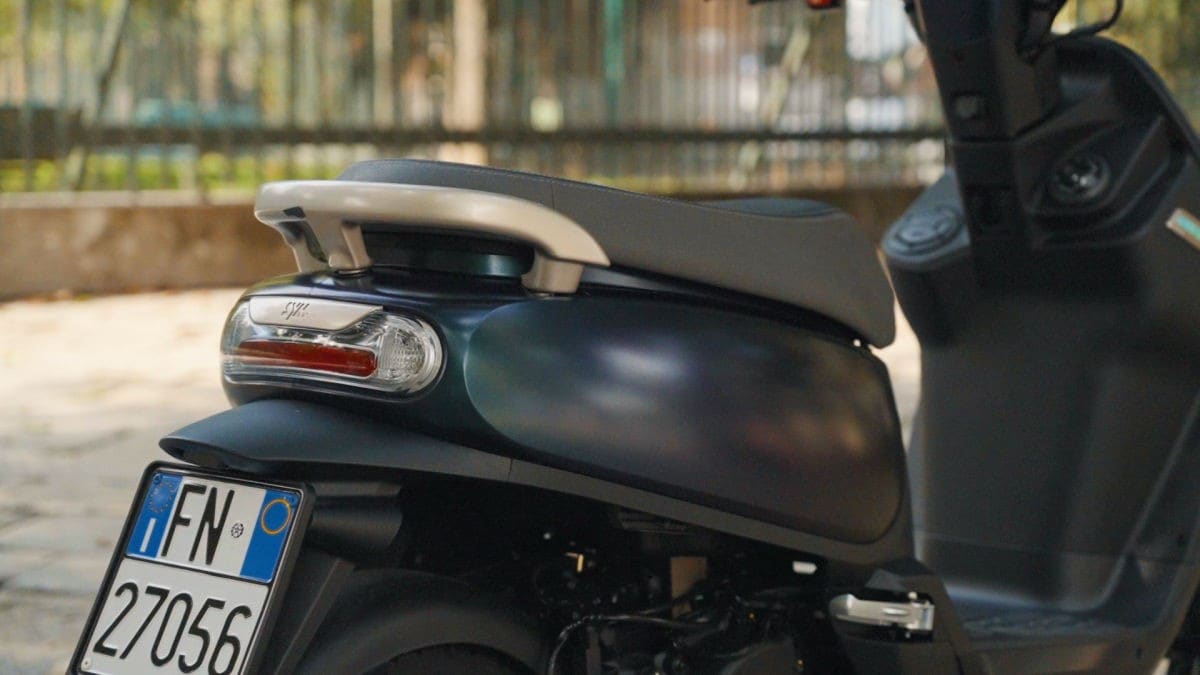 Leggerissimo, pratico e non consuma niente: ecco il SYM Colibrì 125, un nuovo peso piuma per la città